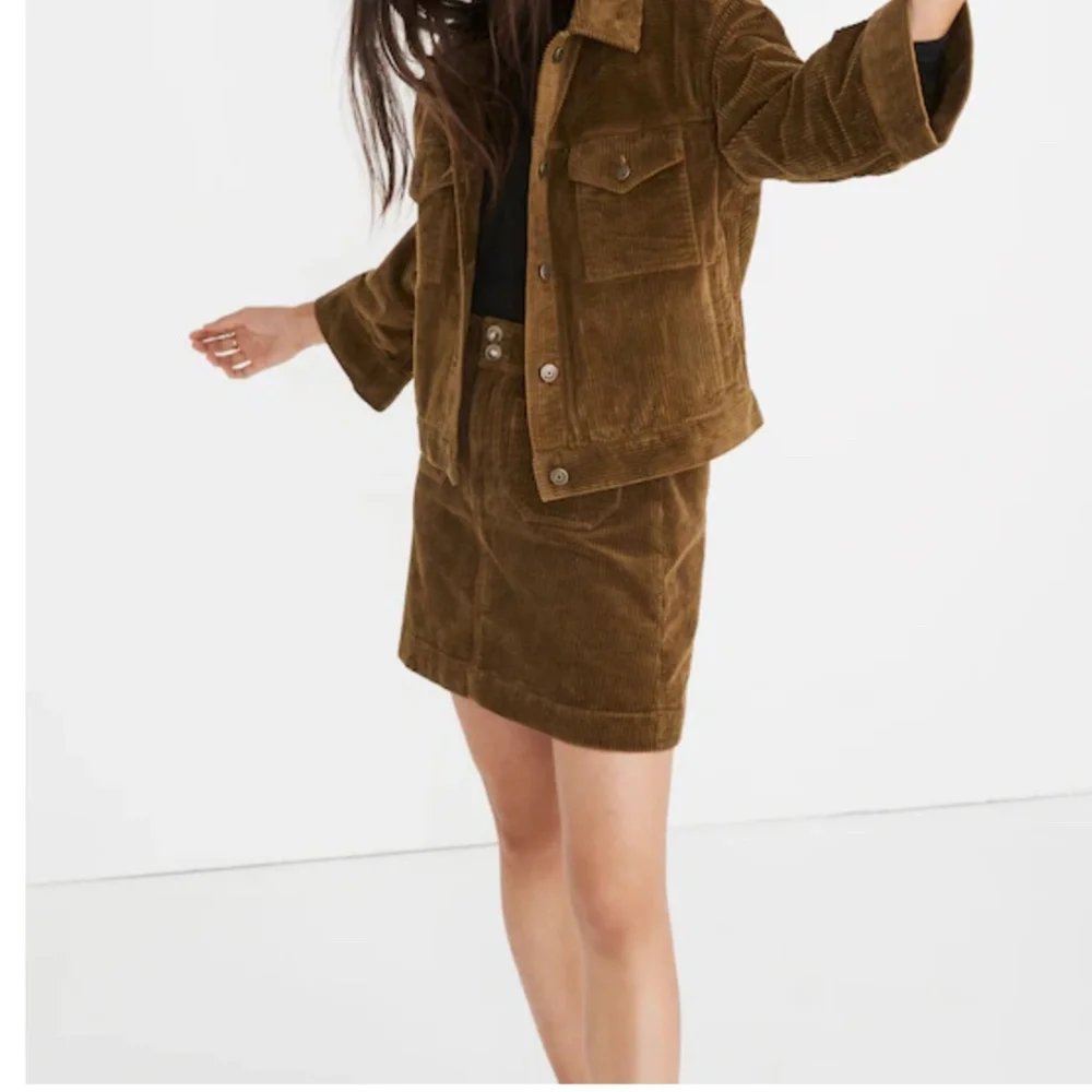 Madewell Corduroy A-Line Front pocket Mini Skirt front  in Olive  Green - 4 - Picture 3 of 13